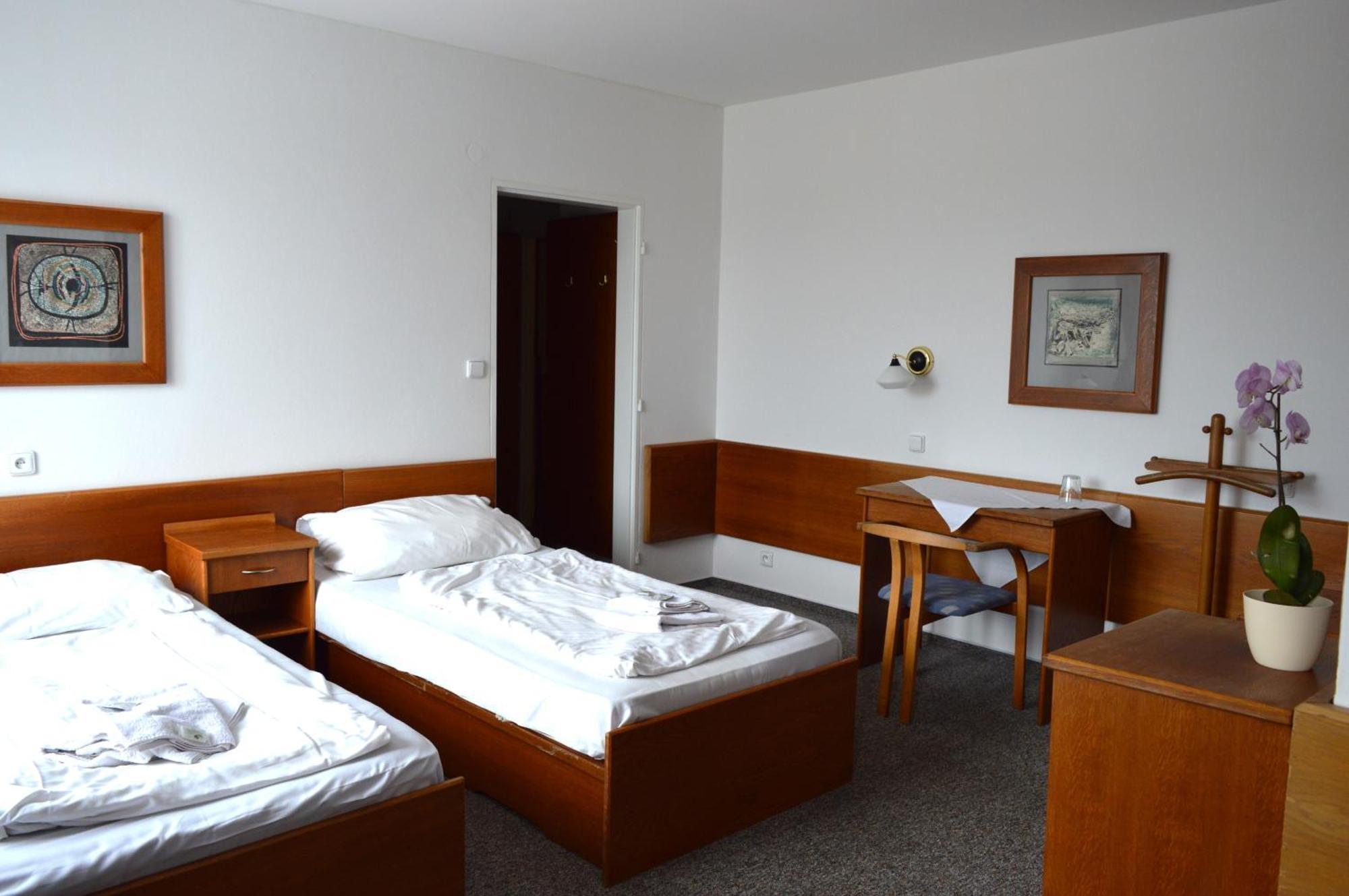 Hotel Peliny Chocen Exteriör bild